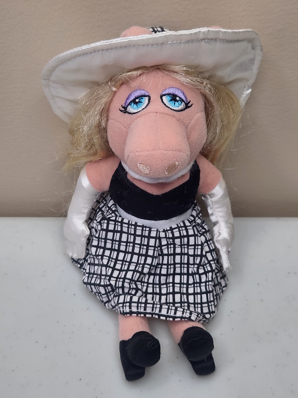 Miss Piggy Plush Doll 10” – The Muppets – Dress & Hat – 2010